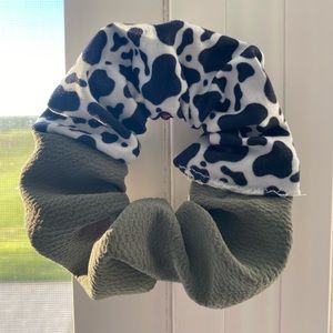 Dairy print scrunchie